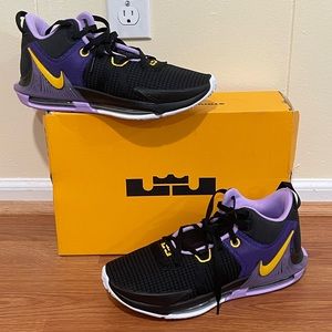Nike LeBron Witness 7 Basketball Shoes Sneakers Black Purple Mens 10.5 Womens 12